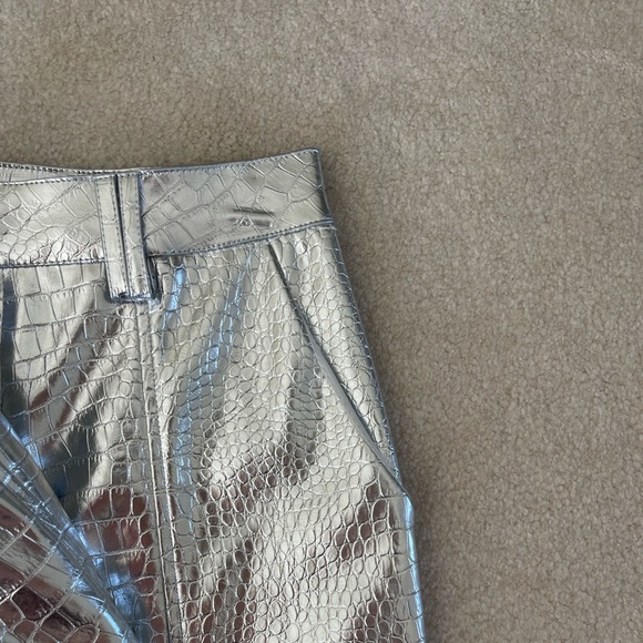 Avec Les Filles Women's Silver Croc Embossed Flare Leg Pants
Size 4 NWT - Picture 7 of 10